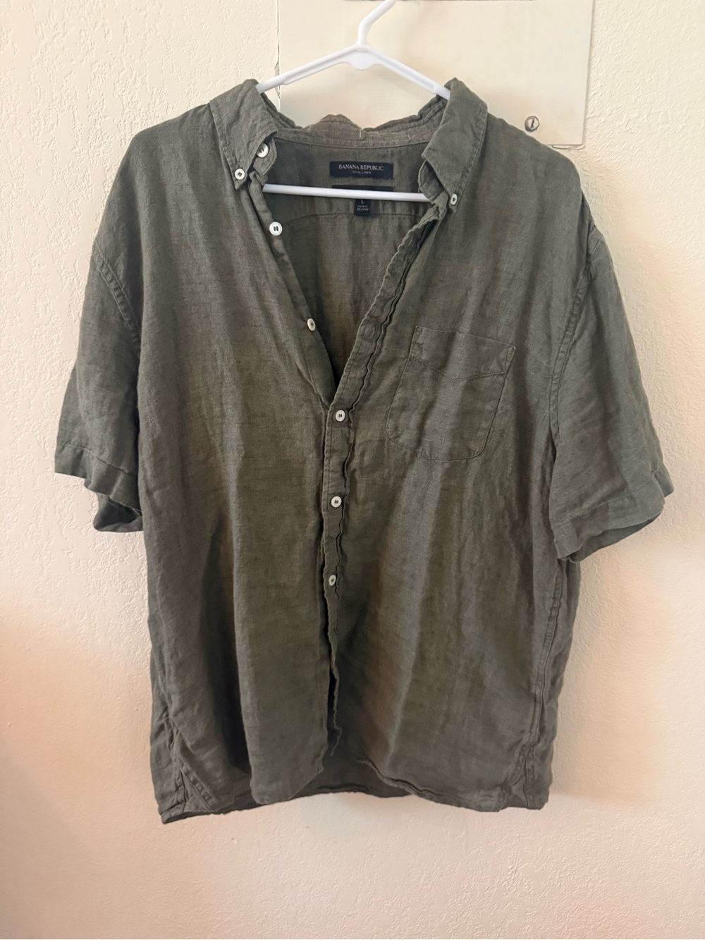 Banana Republic Men's Olive Green 100% Linen Button-Up Shirt